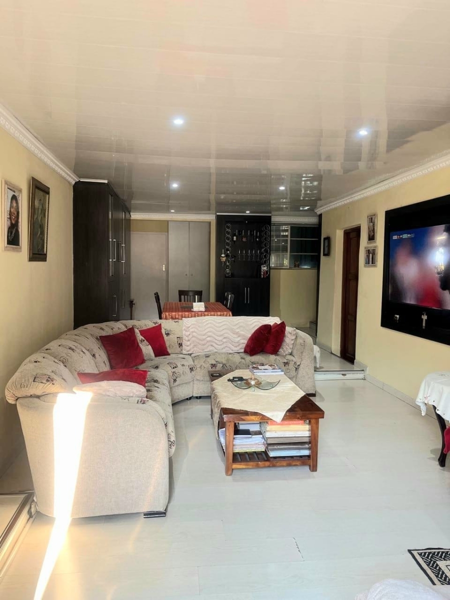 7 Bedroom Property for Sale in Gonubie Eastern Cape